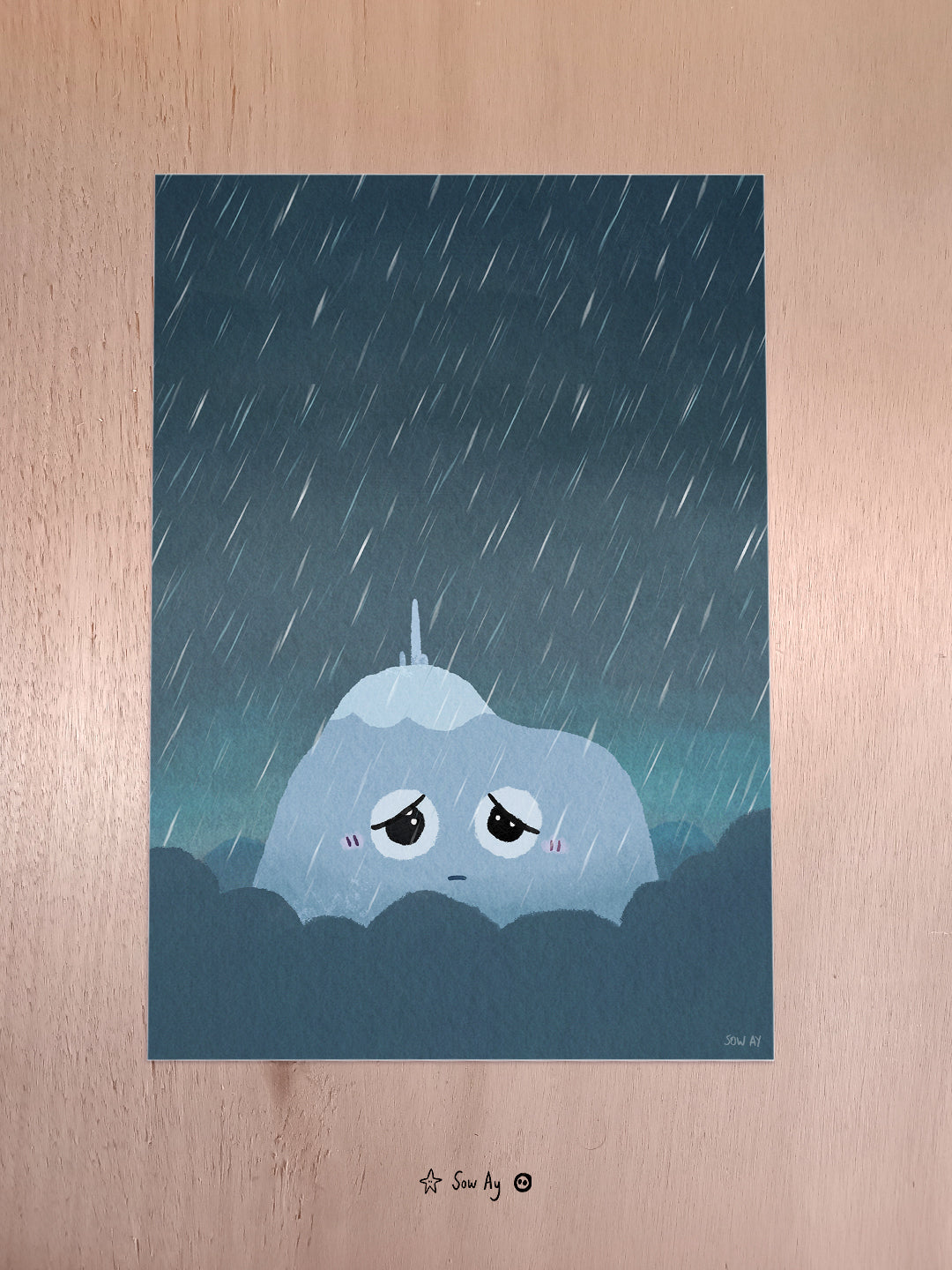 le volcan puy de dôme en version humanisée et mignonne, qui est triste sous la pluie