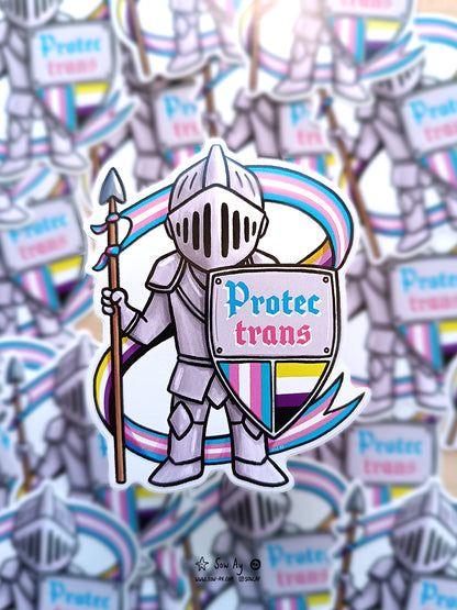 chevalier en armure qui tient une lance à laquelle est accroché un long drapeau fin aux couleurs des drapeaux non binaire et transgenre. Il tient un bouclier sur lequel est inscrit Protec trans.